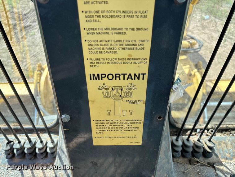 image for item EN5631 2002 Galion 850C motor grader