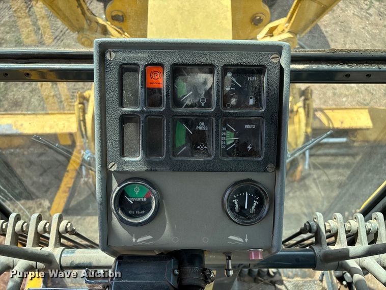 image for item EN5631 2002 Galion 850C motor grader