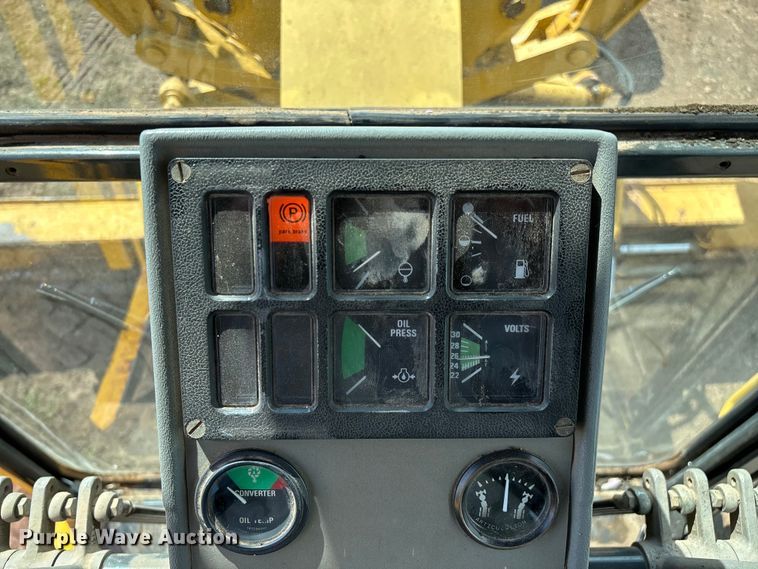 image for item EN5631 2002 Galion 850C motor grader