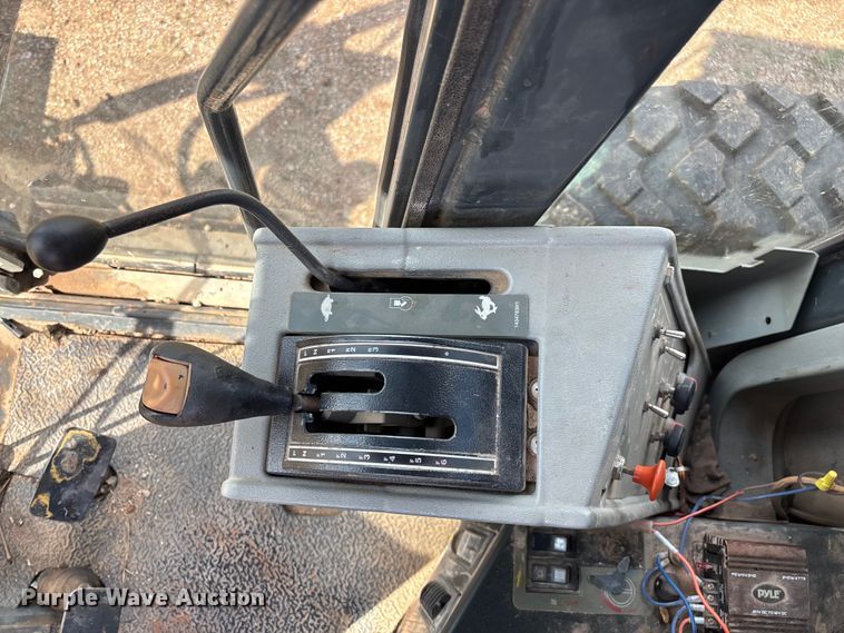 image for item EN5631 2002 Galion 850C motor grader