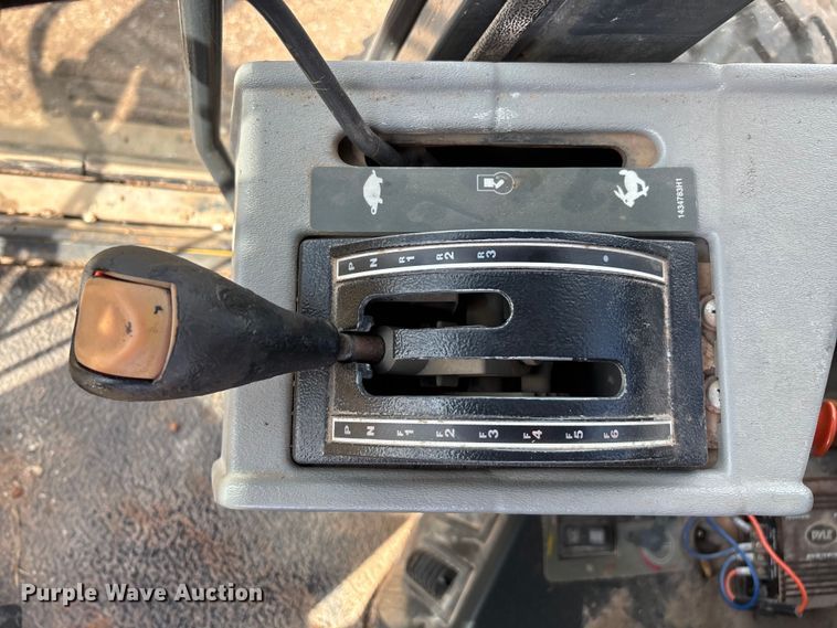 image for item EN5631 2002 Galion 850C motor grader