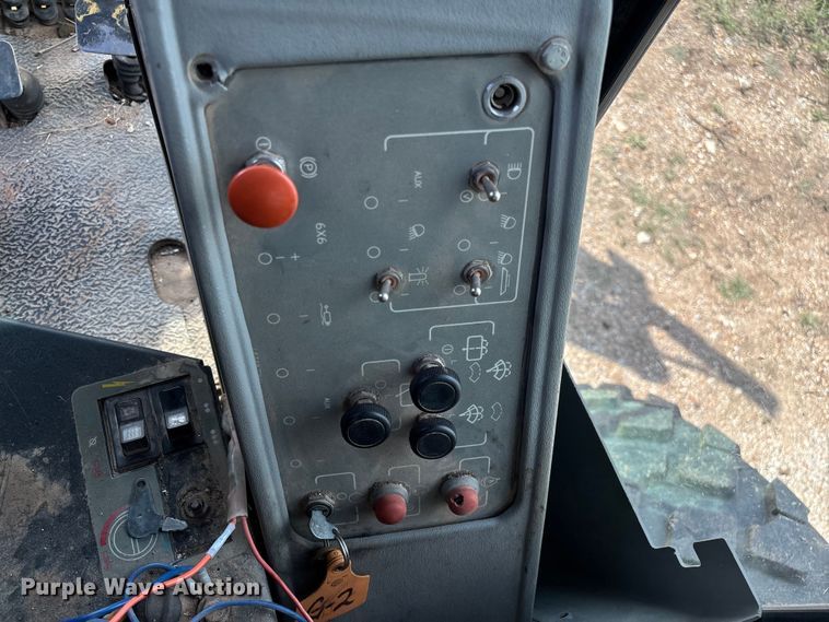 image for item EN5631 2002 Galion 850C motor grader