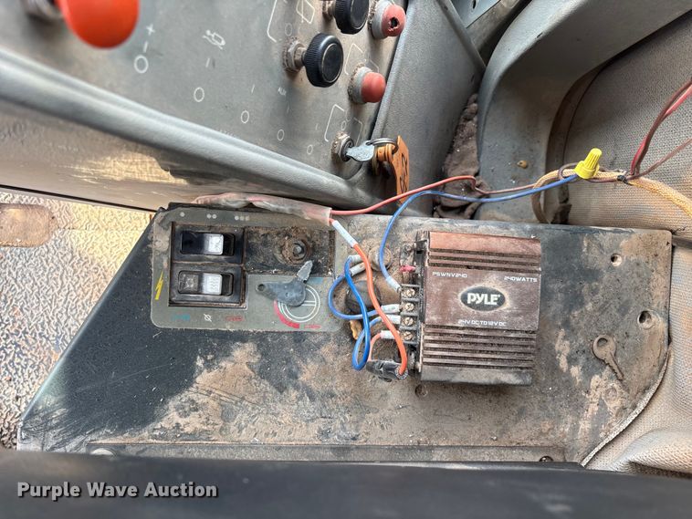 image for item EN5631 2002 Galion 850C motor grader