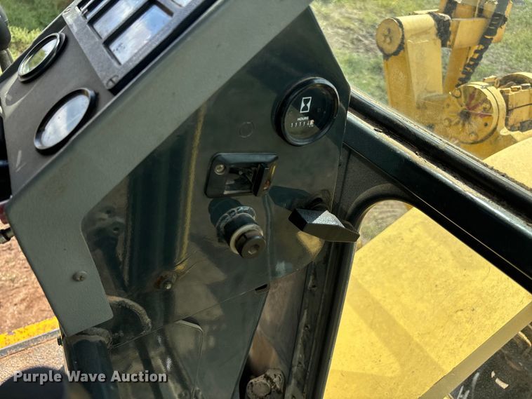 image for item EN5631 2002 Galion 850C motor grader