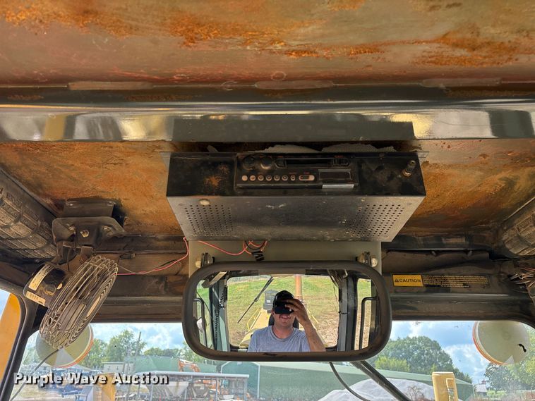 image for item EN5631 2002 Galion 850C motor grader