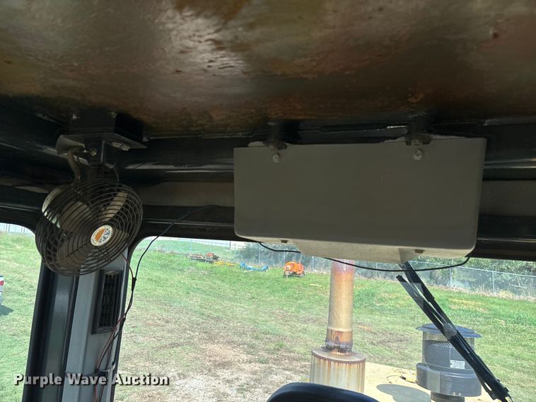 image for item EN5631 2002 Galion 850C motor grader