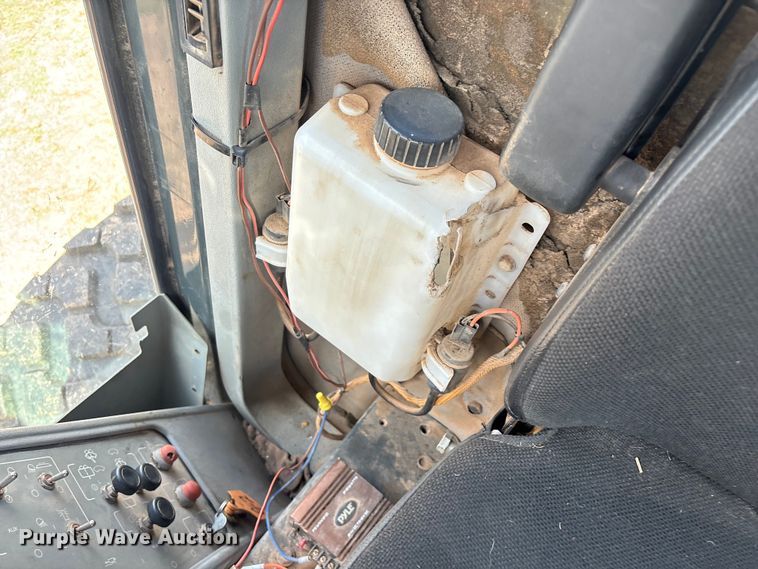 image for item EN5631 2002 Galion 850C motor grader