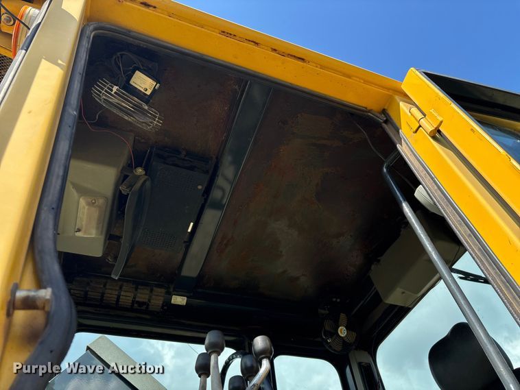 image for item EN5631 2002 Galion 850C motor grader