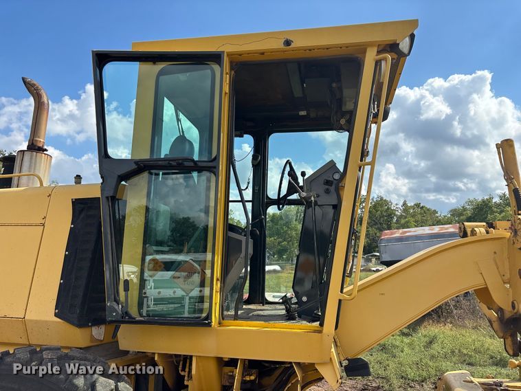 image for item EN5631 2002 Galion 850C motor grader