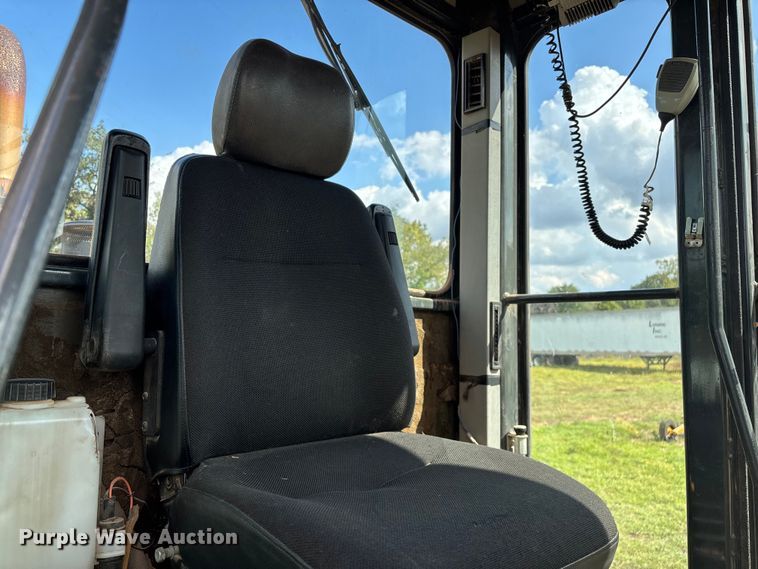 image for item EN5631 2002 Galion 850C motor grader