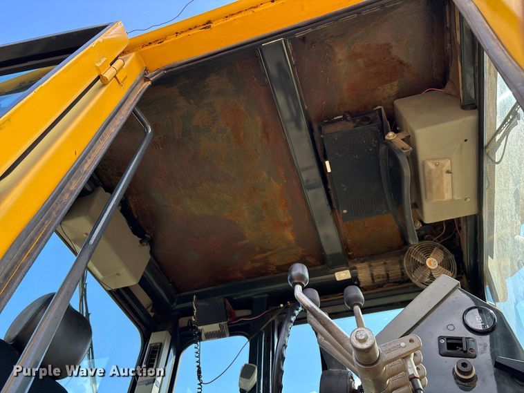 image for item EN5631 2002 Galion 850C motor grader