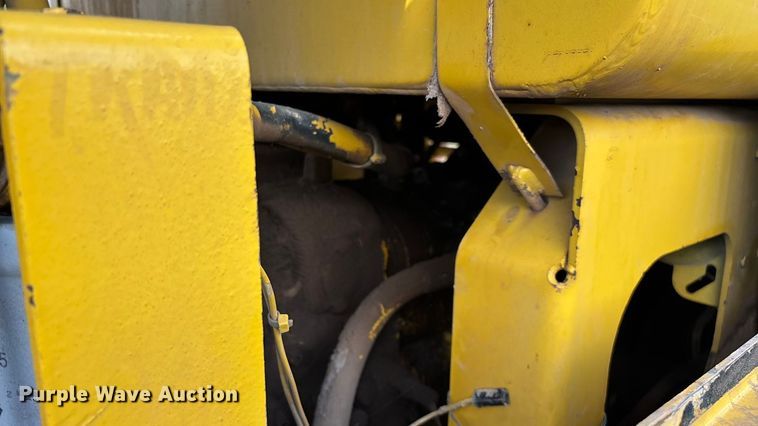 image for item EN5631 2002 Galion 850C motor grader