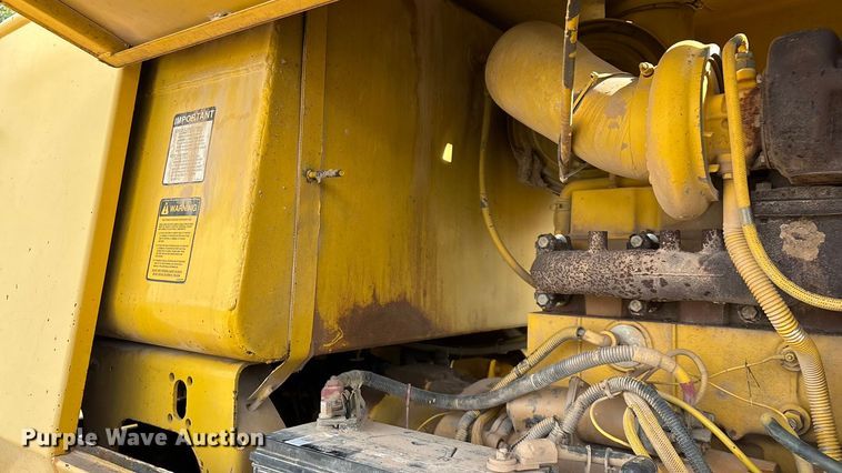 image for item EN5631 2002 Galion 850C motor grader