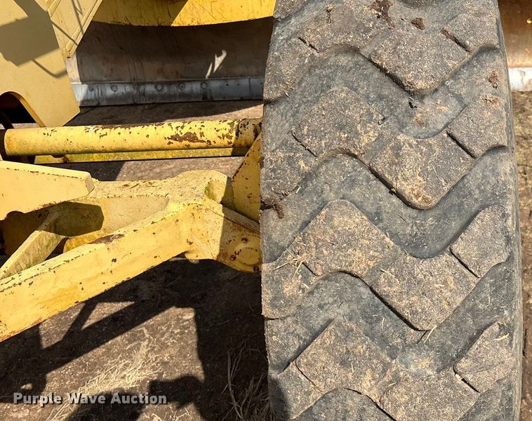 image for item EN5631 2002 Galion 850C motor grader