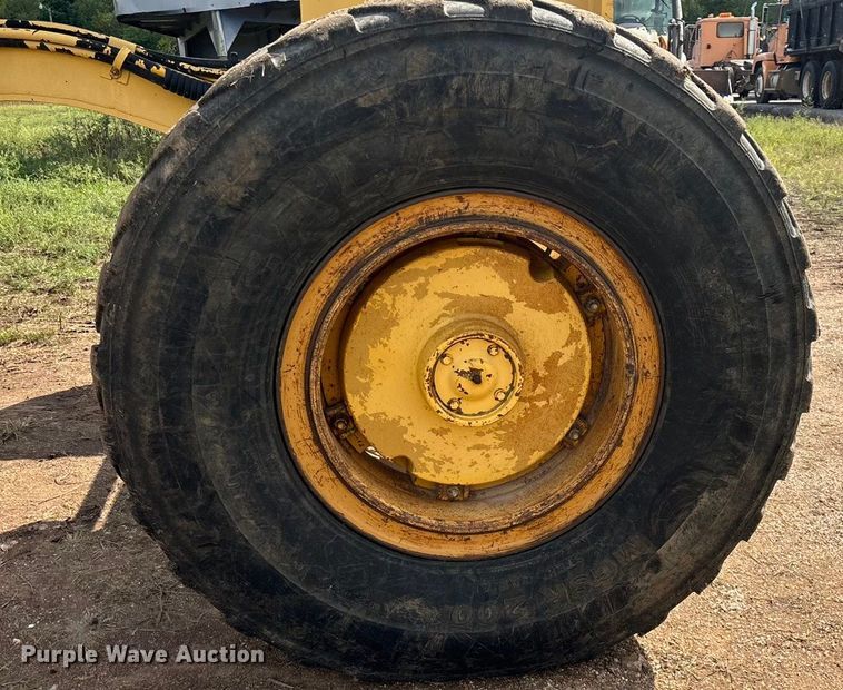 image for item EN5631 2002 Galion 850C motor grader