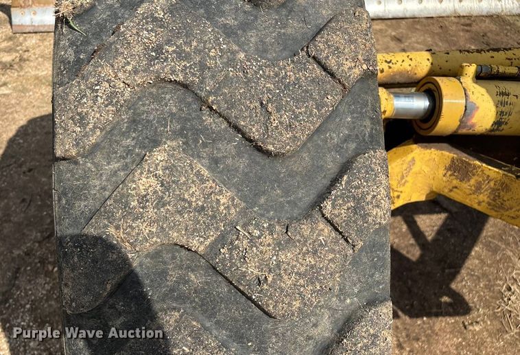 image for item EN5631 2002 Galion 850C motor grader