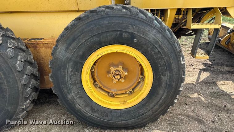 image for item EN5631 2002 Galion 850C motor grader