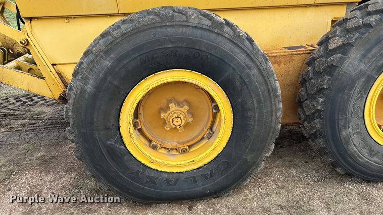 image for item EN5631 2002 Galion 850C motor grader