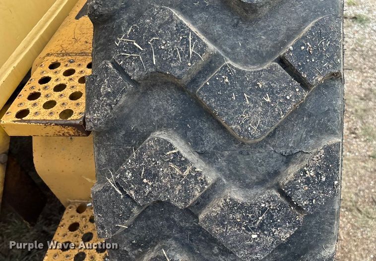 image for item EN5631 2002 Galion 850C motor grader