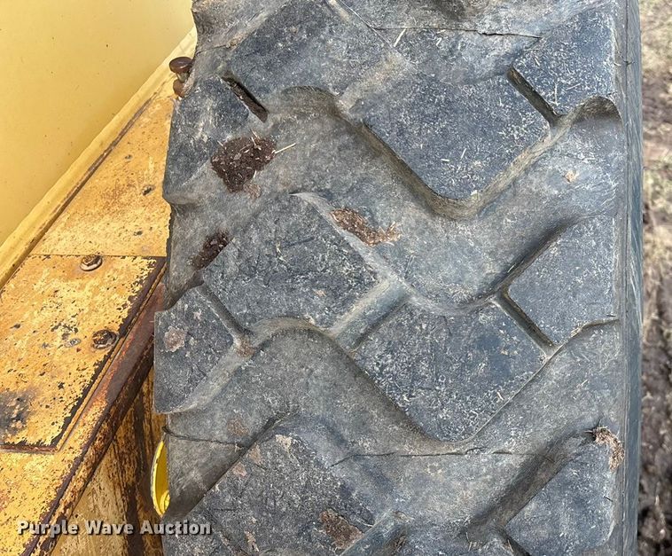 image for item EN5631 2002 Galion 850C motor grader