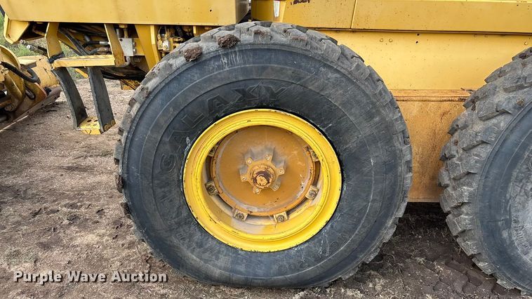 image for item EN5631 2002 Galion 850C motor grader