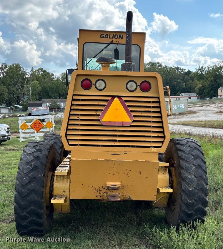 image for item EN5632 1994 Galion 850 motor grader