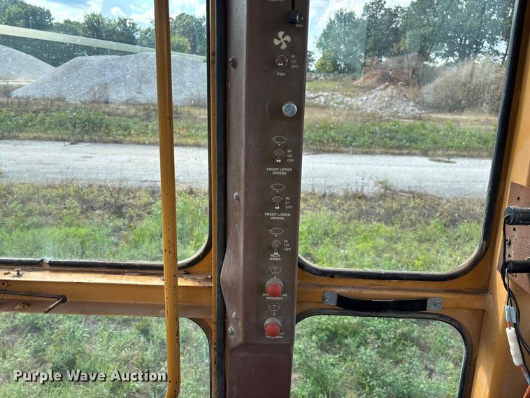 image for item EN5632 1994 Galion 850 motor grader