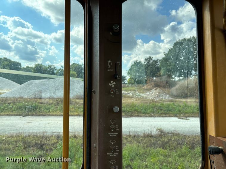 image for item EN5632 1994 Galion 850 motor grader