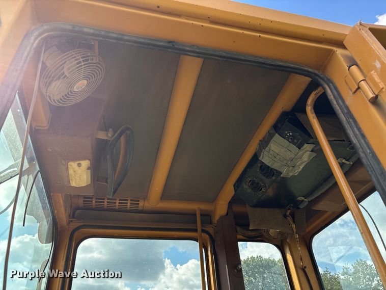 image for item EN5632 1994 Galion 850 motor grader