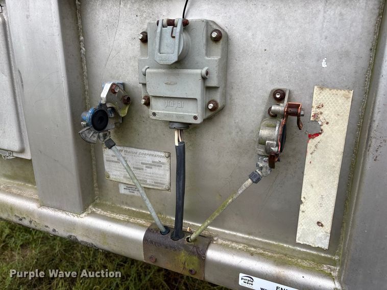 image for item EN5641 1994 Fruehauf FBLP91.5-NT2-43W dry van trailer