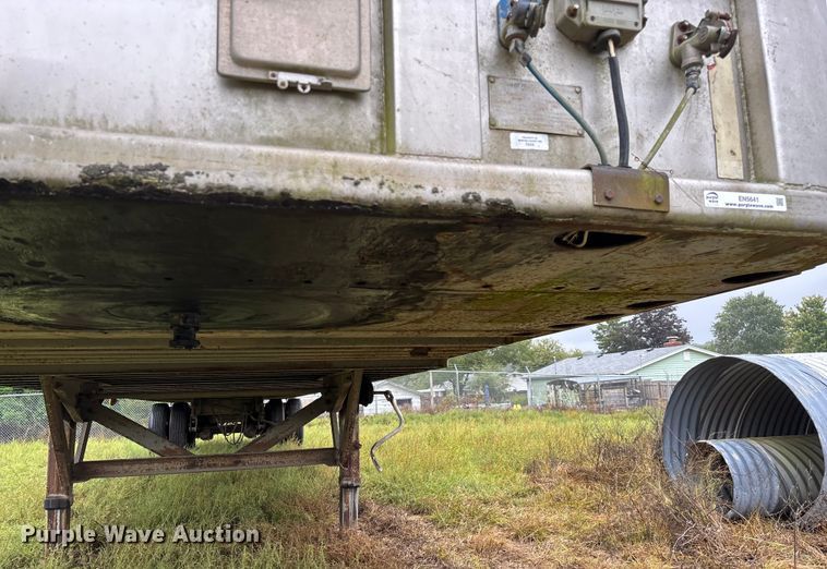 image for item EN5641 1994 Fruehauf FBLP91.5-NT2-43W dry van trailer