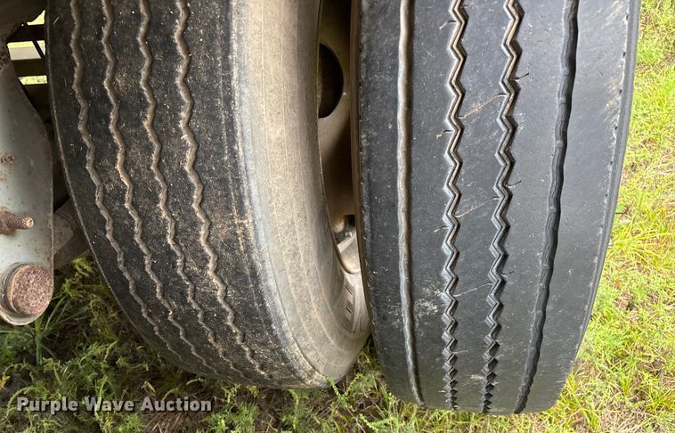 image for item EN5641 1994 Fruehauf FBLP91.5-NT2-43W dry van trailer