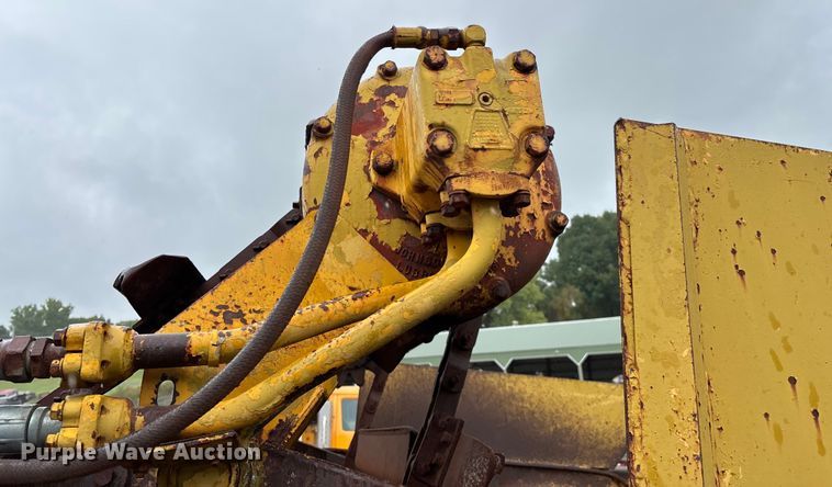 image for item EN5642 1973 Caterpillar 613 elevating scraper