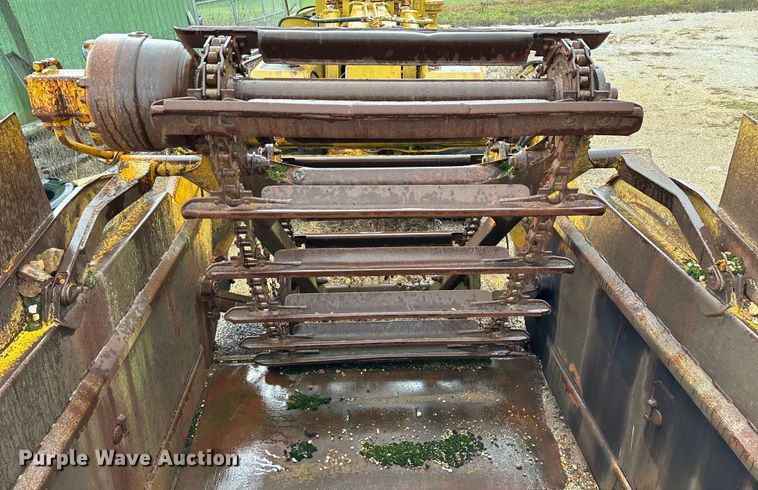 image for item EN5642 1973 Caterpillar 613 elevating scraper