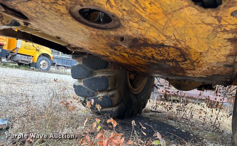 image for item EN5642 1973 Caterpillar 613 elevating scraper