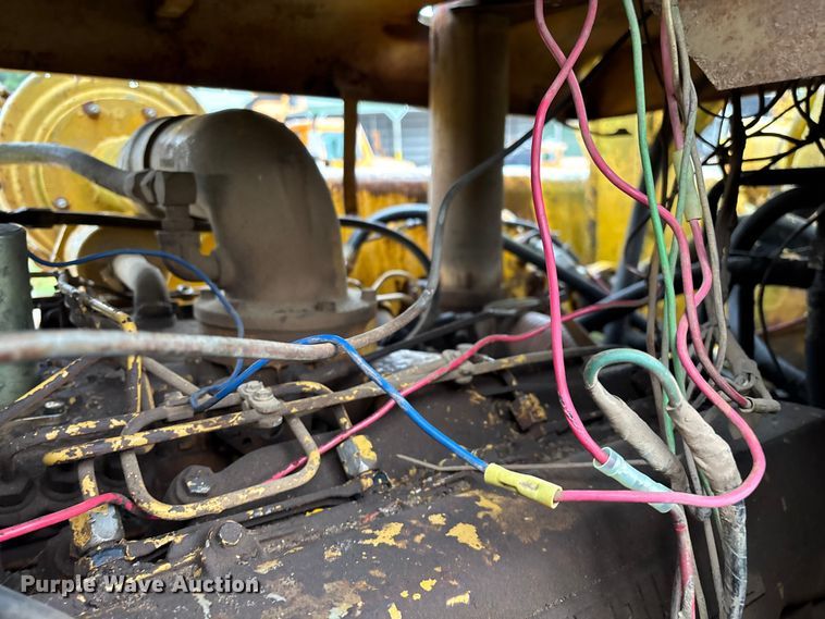 image for item EN5642 1973 Caterpillar 613 elevating scraper