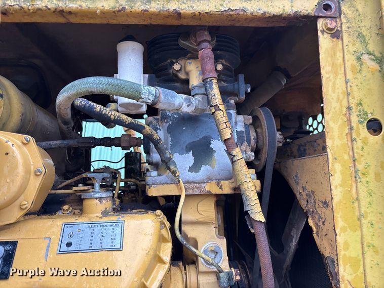 image for item EN5642 1973 Caterpillar 613 elevating scraper