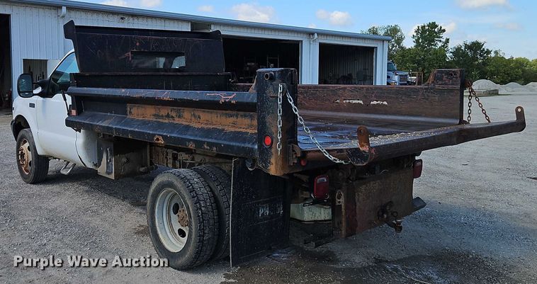 image for item EO4668 2002 Ford F450 Super Duty dump truck