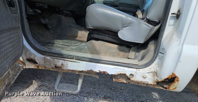 image for item EO4668 2002 Ford F450 Super Duty dump truck