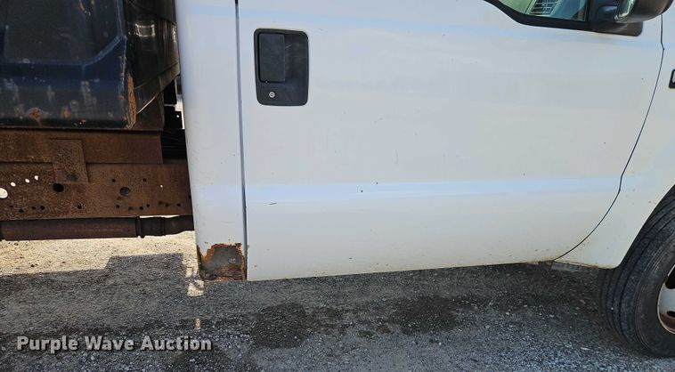 image for item EO4668 2002 Ford F450 Super Duty dump truck