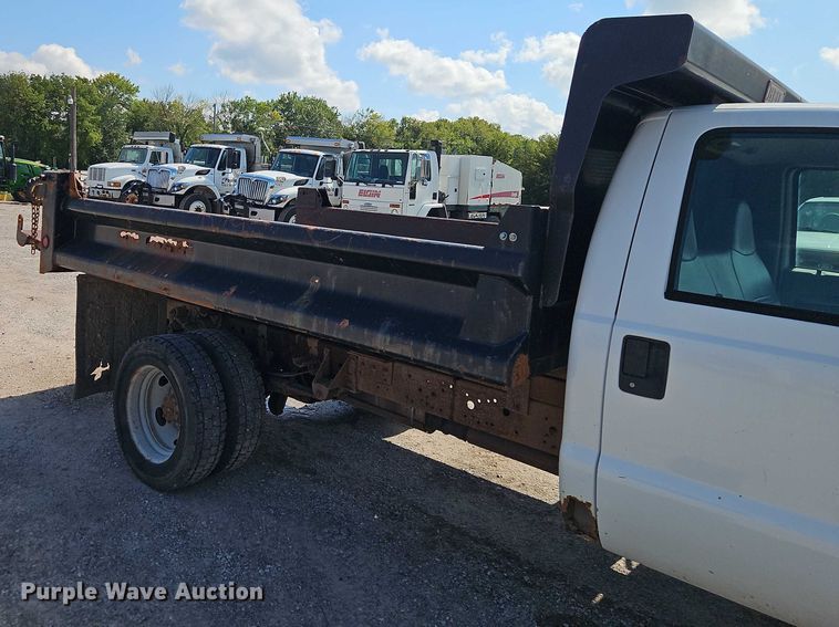 image for item EO4668 2002 Ford F450 Super Duty dump truck