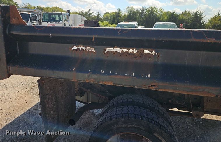 image for item EO4668 2002 Ford F450 Super Duty dump truck