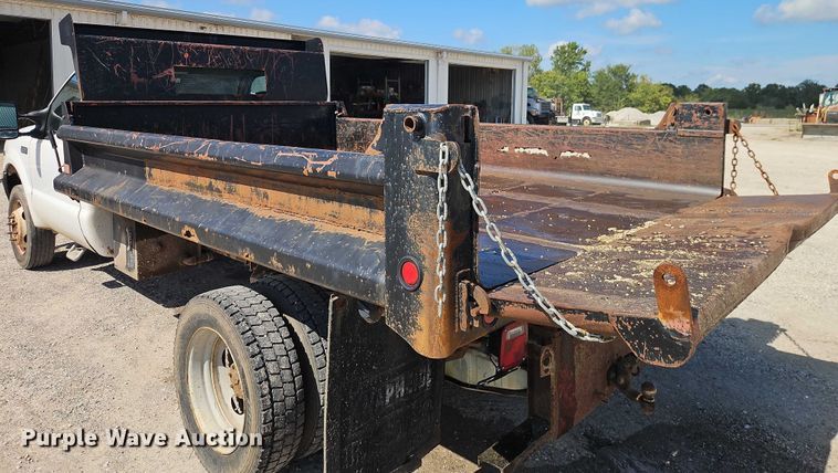 image for item EO4668 2002 Ford F450 Super Duty dump truck