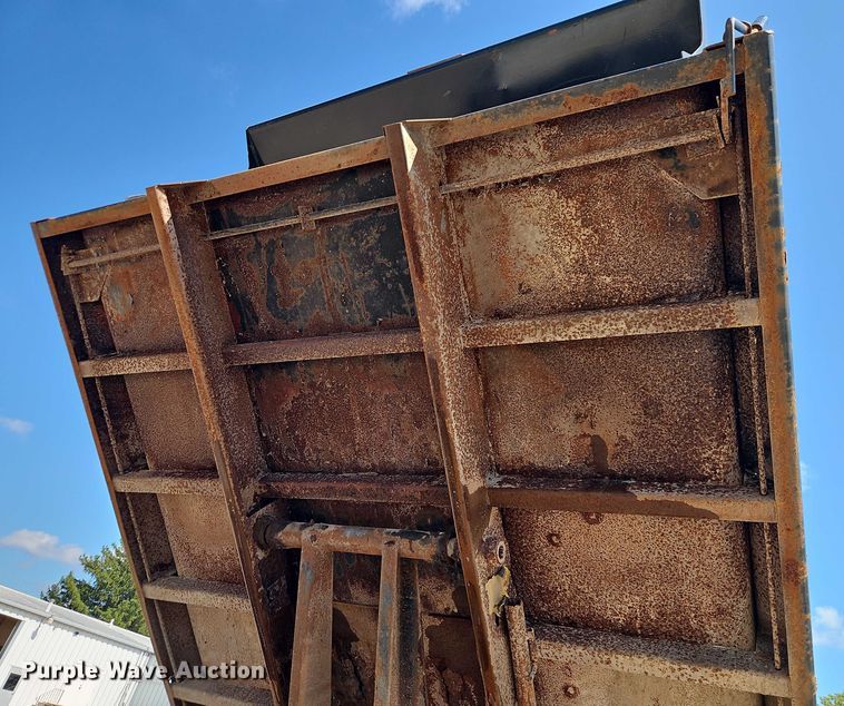 image for item EO4668 2002 Ford F450 Super Duty dump truck