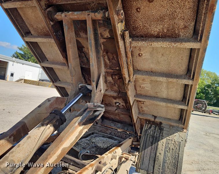 image for item EO4668 2002 Ford F450 Super Duty dump truck