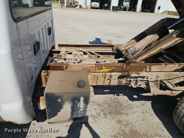 image for item EO4668 2002 Ford F450 Super Duty dump truck