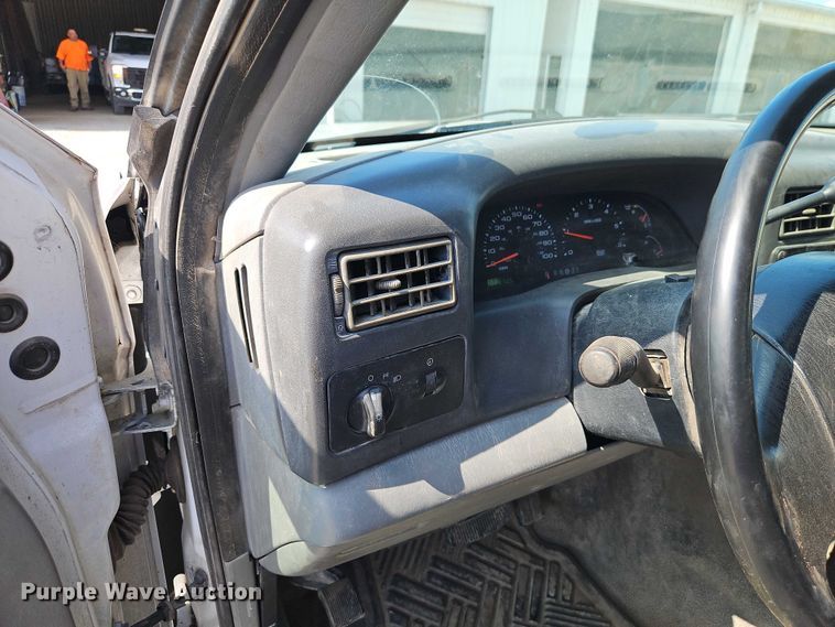 image for item EO4668 2002 Ford F450 Super Duty dump truck