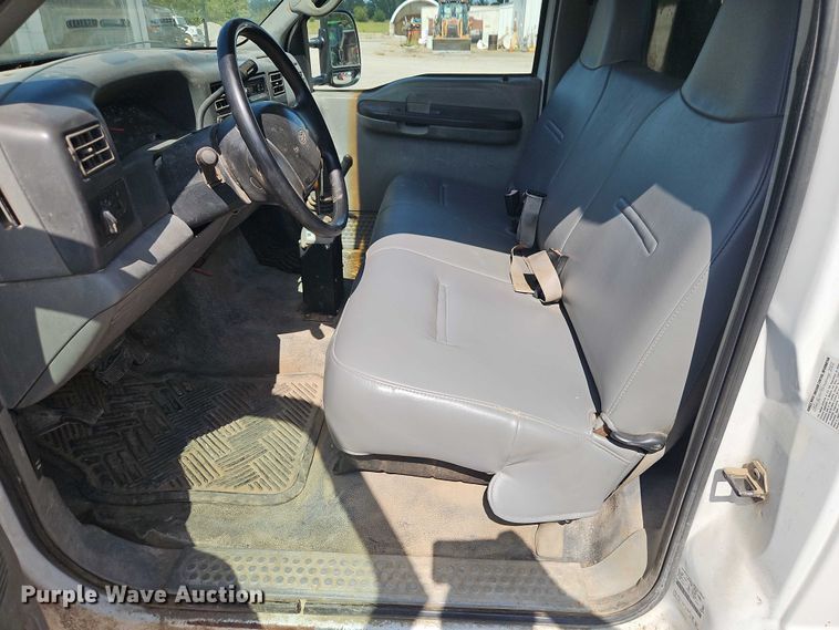 image for item EO4668 2002 Ford F450 Super Duty dump truck