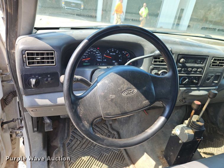 image for item EO4668 2002 Ford F450 Super Duty dump truck