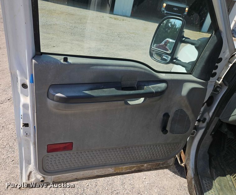 image for item EO4668 2002 Ford F450 Super Duty dump truck